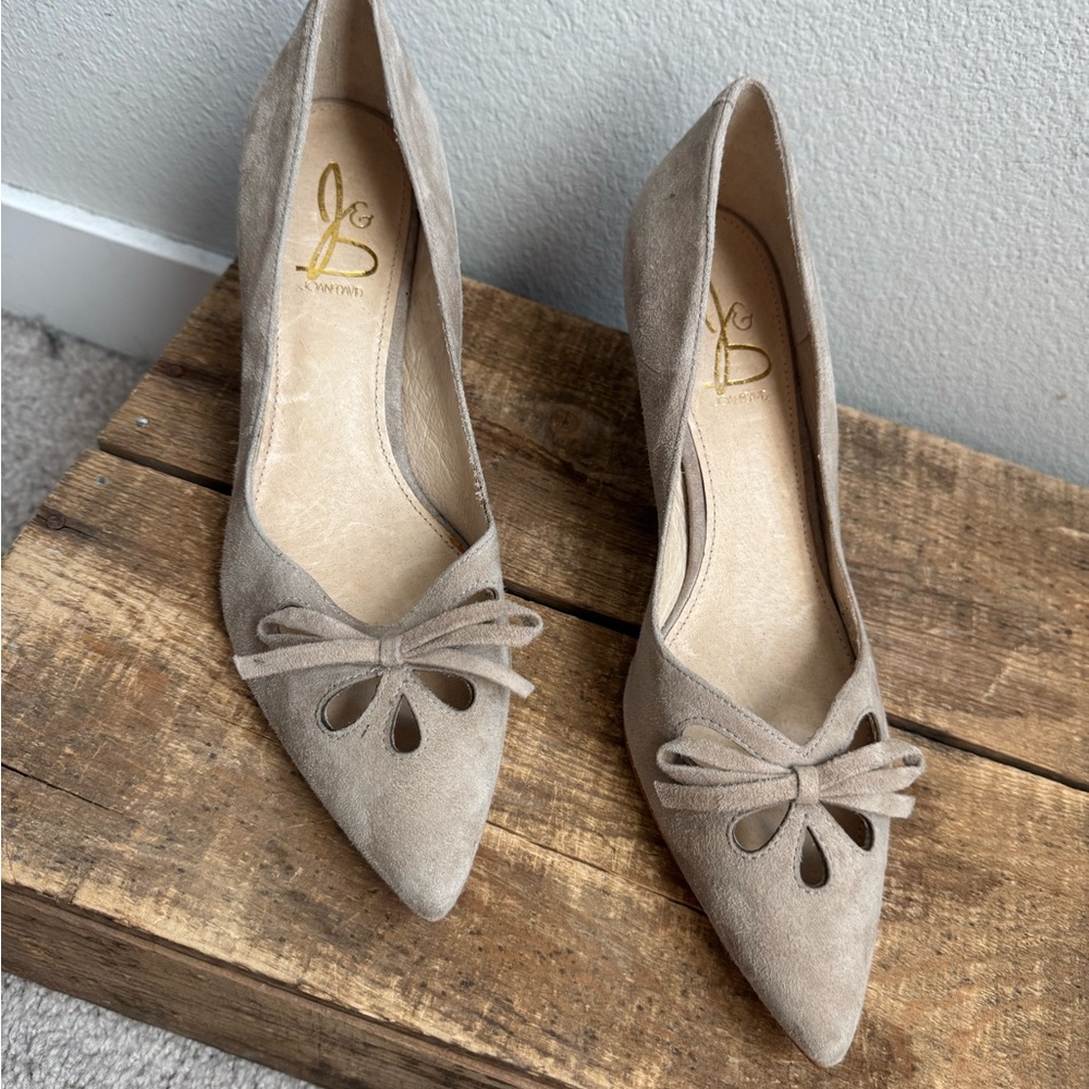 NWT Joan & David Tan Suede Kitten Heel Cut Out Bow Details Womens size 9.5 - Picture 2 of 6